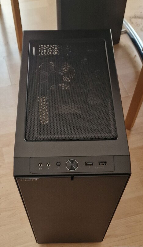 brentford O121 Intel Supersilent PC -- von Oben